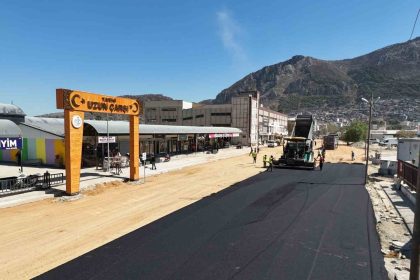 antakyanin-insa-surecinde-kalbi-olan-prefabrik-carsinin-yollari-asfaltlandi