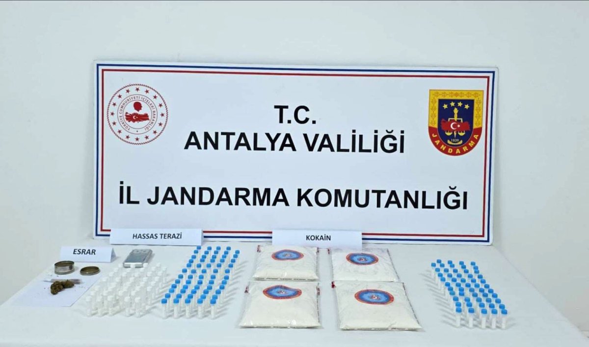 antalyada-5-kiloya-yakin-kokain-ele-gecirildi
