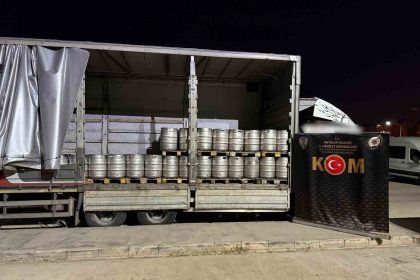 antalyada-milyonlarca-makaron-ve-binlerce-litre-kacak-icki-ele-gecirildi