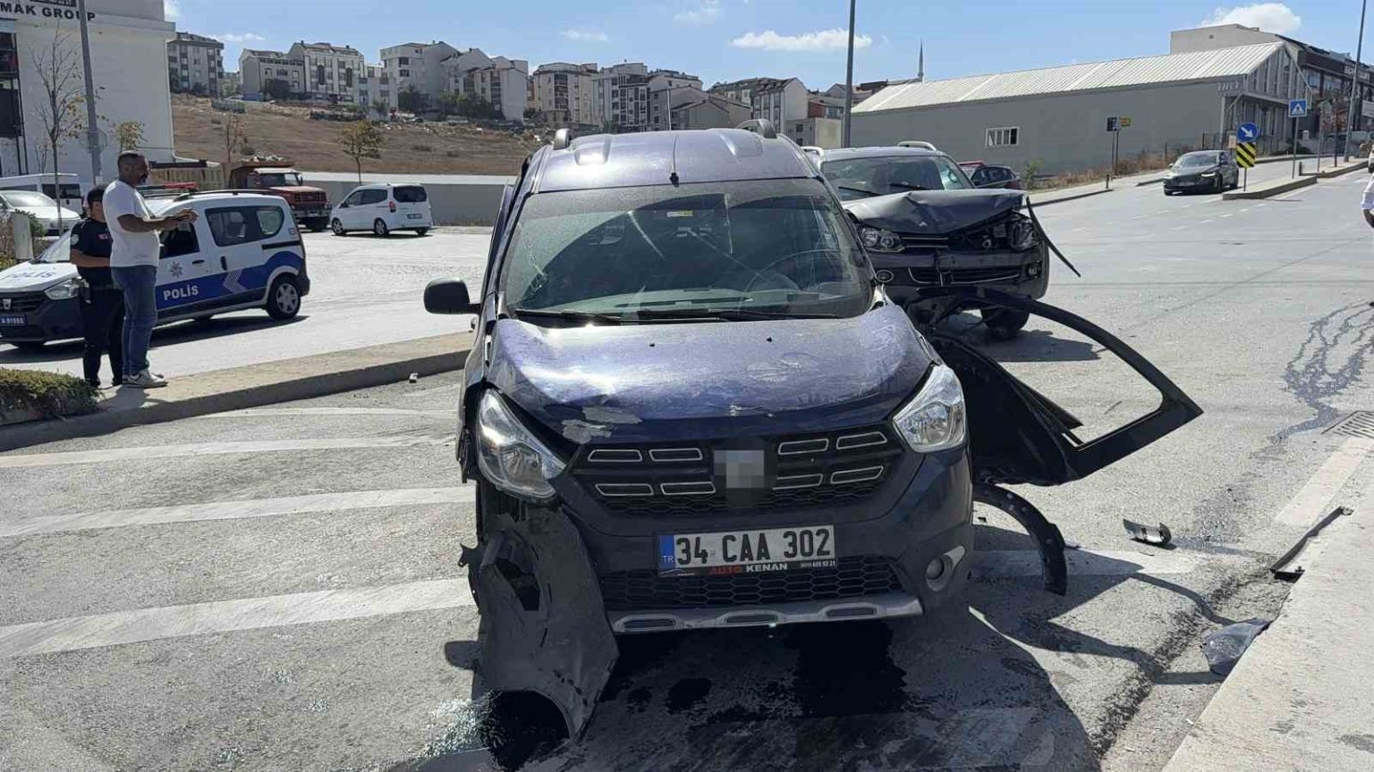 arnavutkoyde-iki-arac-carpisti-1-yarali