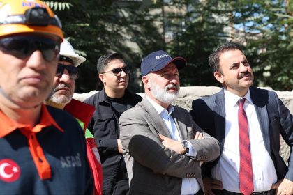 baskan-colakbayrakdar-deprem-gercegini-unutmayalim-her-daim-hazirlikli-olmaliyiz