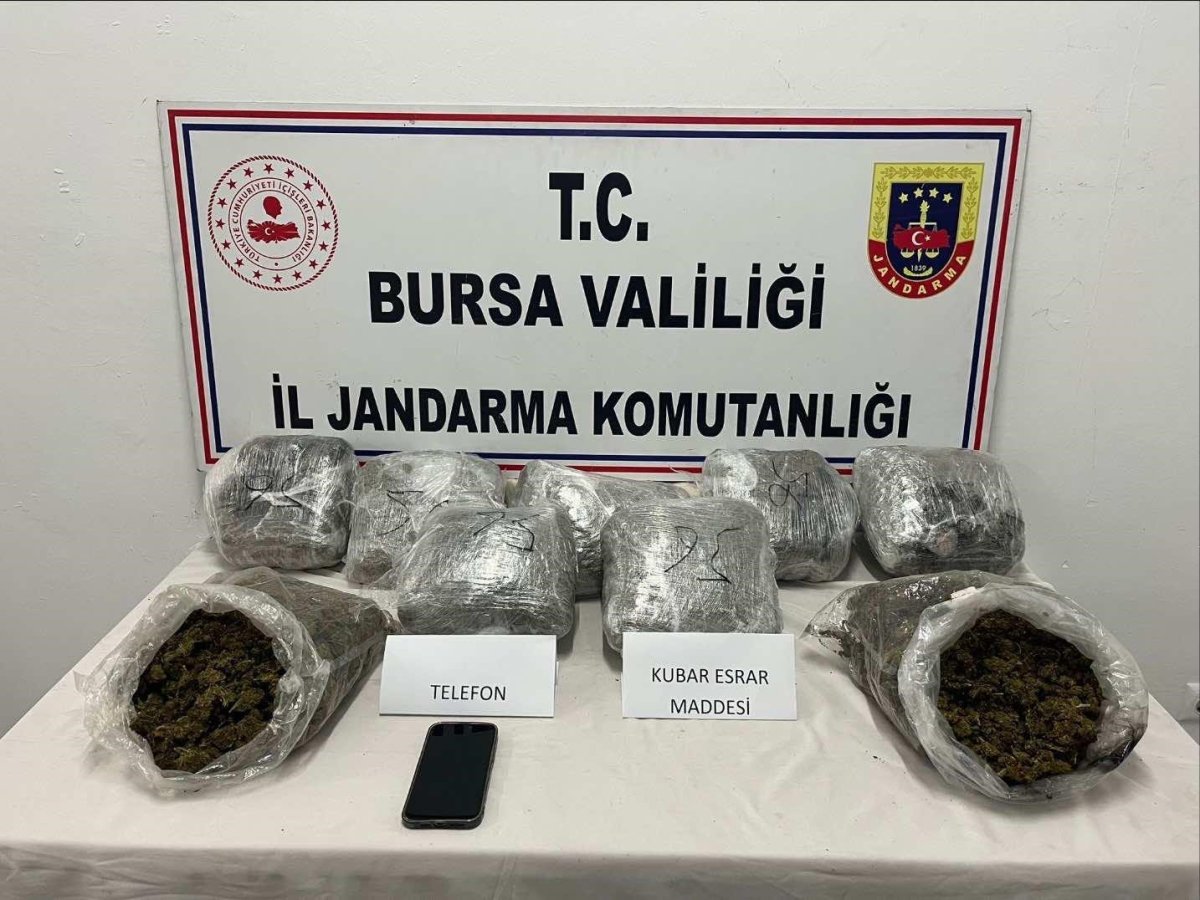 bursada-eve-yapilan-baskinda-8-kilo-900-gram-esrar-ele-gecirildi