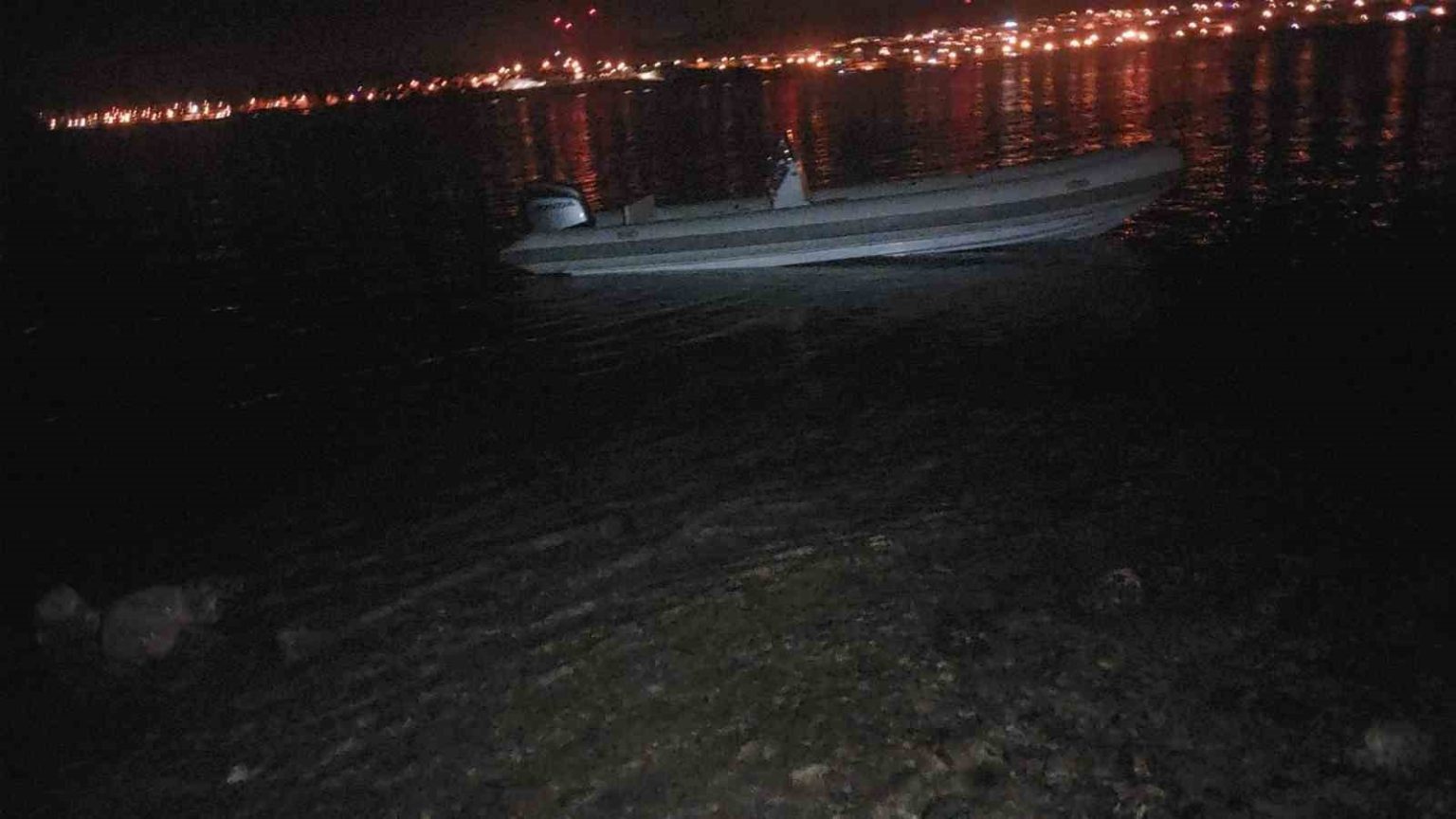 cesmede-32-kacak-gocmen-sahilde-yakalandi