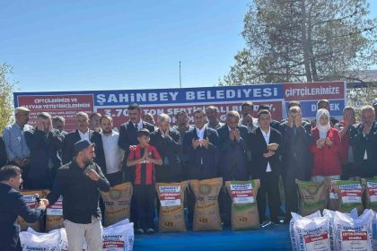 ciftcilere-bin-700-ton-tohum-ve-2-bin-ton-gubre-destegi