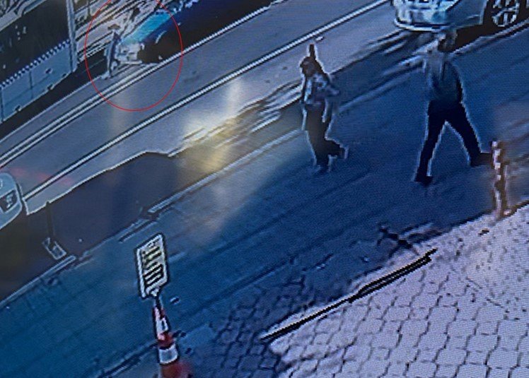 corluda-otomobil-yayaya-carpti