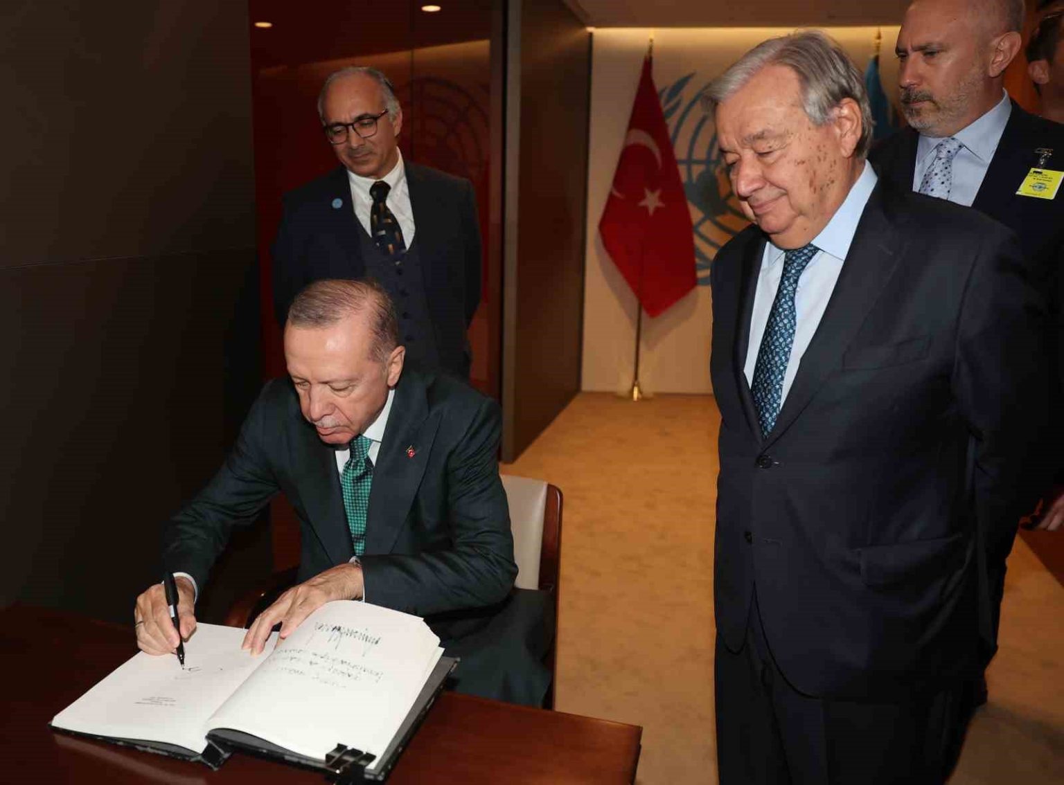 cumhurbaskani-erdogan-bm-genel-sekreteri-guterres-ile-gorustu