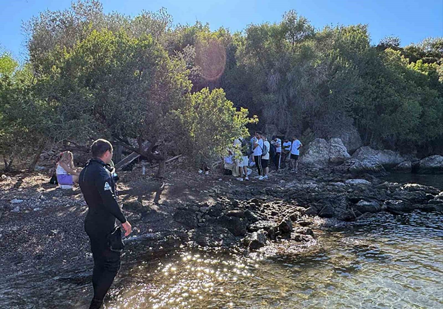 duzensiz-gocmenleri-cennet-adasina-birakip-gittiler