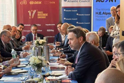 enerji-ve-tabii-kaynaklar-bakani-bayraktar-ruzgar-ve-gunes-enerjisinde-120-gwlik-kurulu-guce-ulasmak-istiyoruz