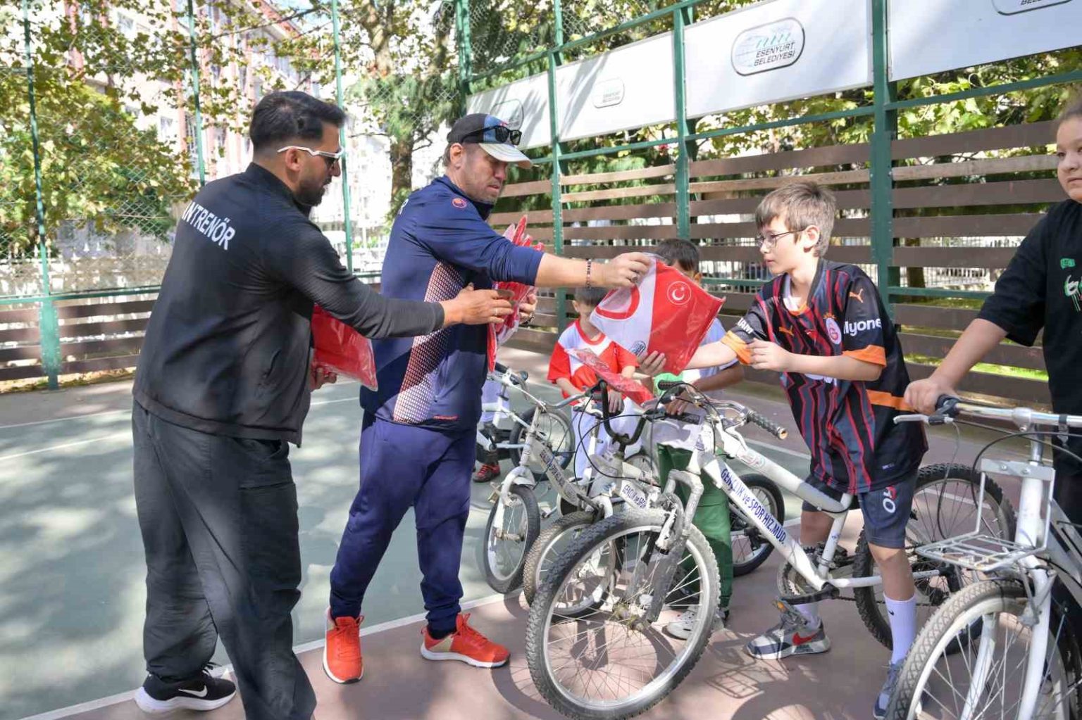 esenyurt-belediyesinden-cocuklara-kis-spor-okullarinda-bisiklet-egitimi