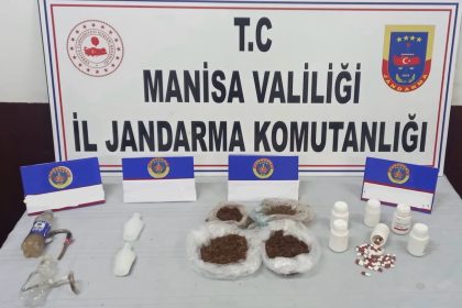 evinde-1-kilo-uyusturucu-ve-yuzlerce-hapla-yakalandi
