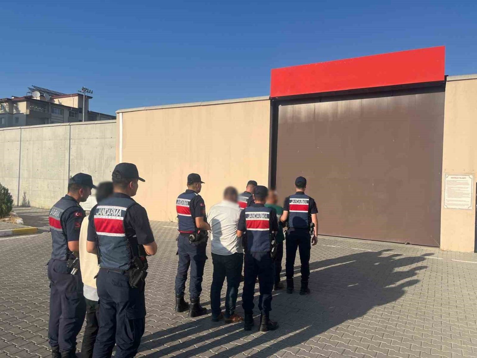 gaziantepte-kacak-silah-ve-uyusturucu-operasyonu-3-sahis-tutuklandi
