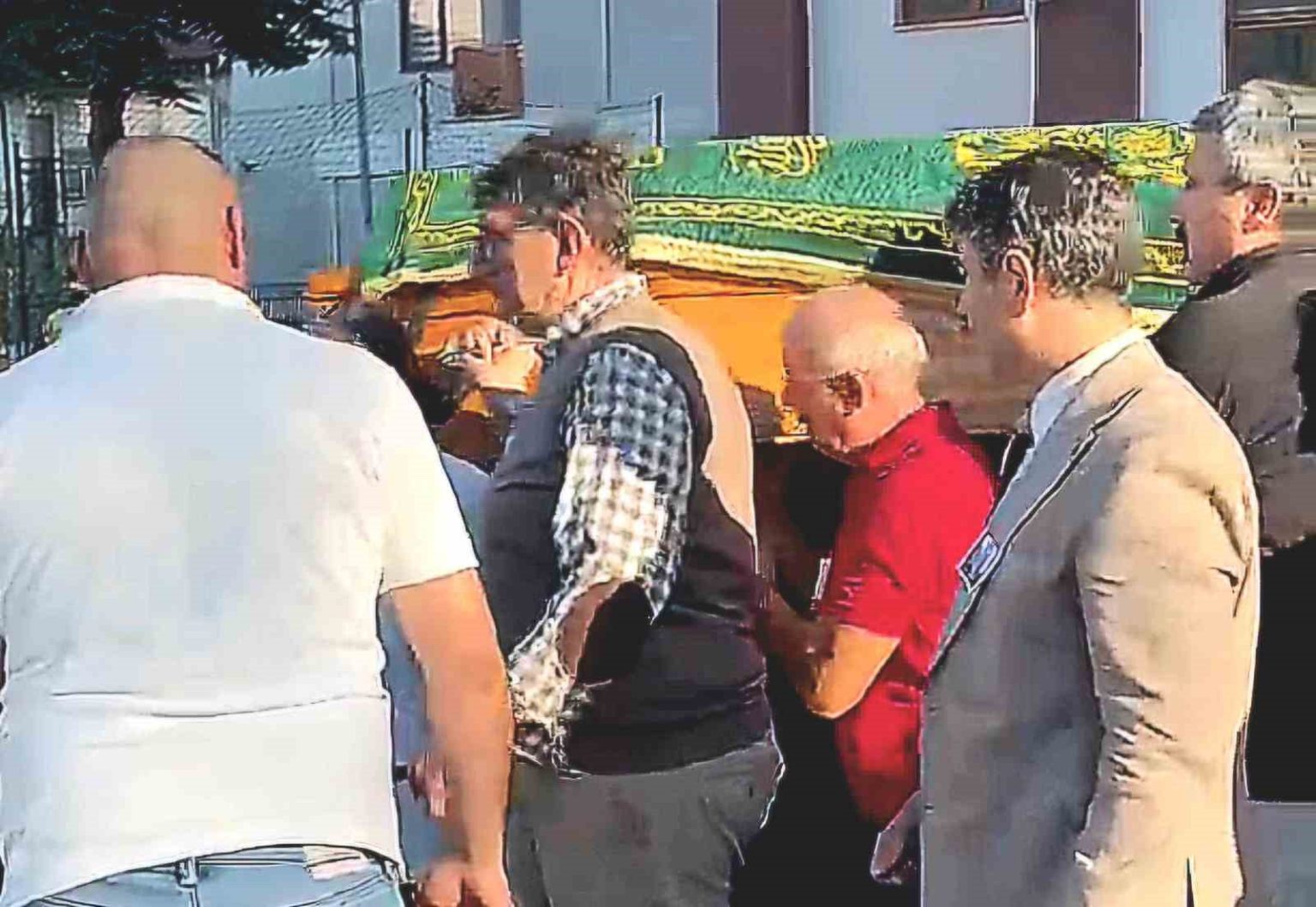 gorev-yaptigi-okula-bu-kez-tabut-icerisinde-getirildi