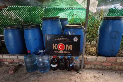 hatayda-bin-250-litre-fermente-halde-sahte-icki-ele-gecirildi