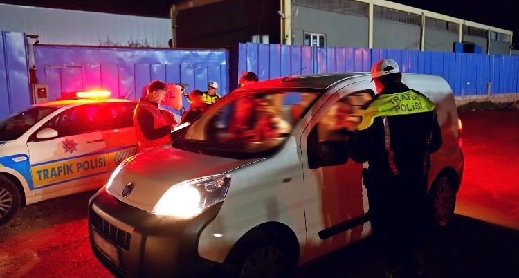 ispartada-abarti-egzoz-ve-modifiye-arac-denetimi-1-aranan-sahis-yakalandi