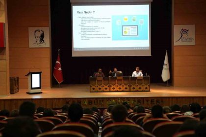 karabuk-universitesinde-yapay-zeka-soylesisi-lise-ogrencileriyle-bulustu