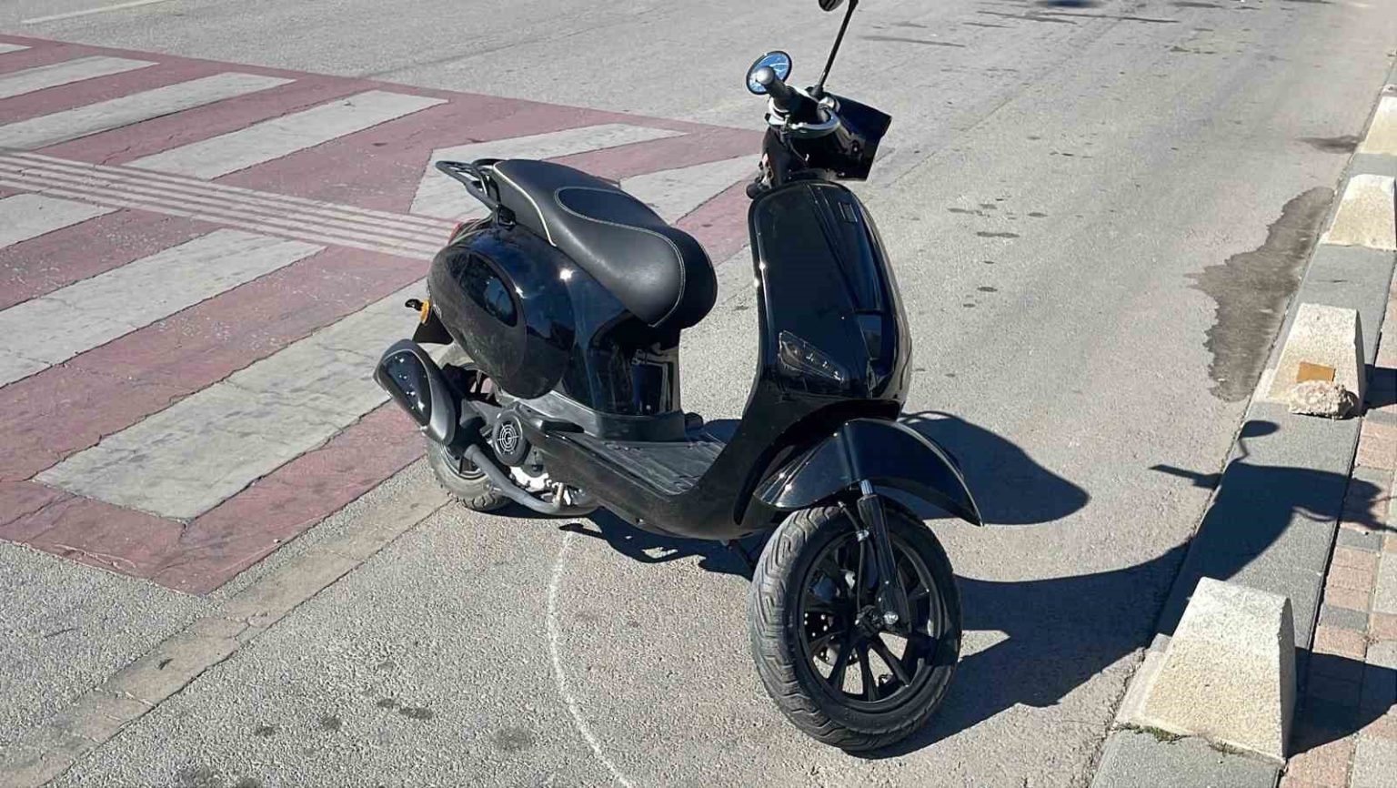 karamanda-fiat-otomobille-carpisan-motosikletli-yaralandi