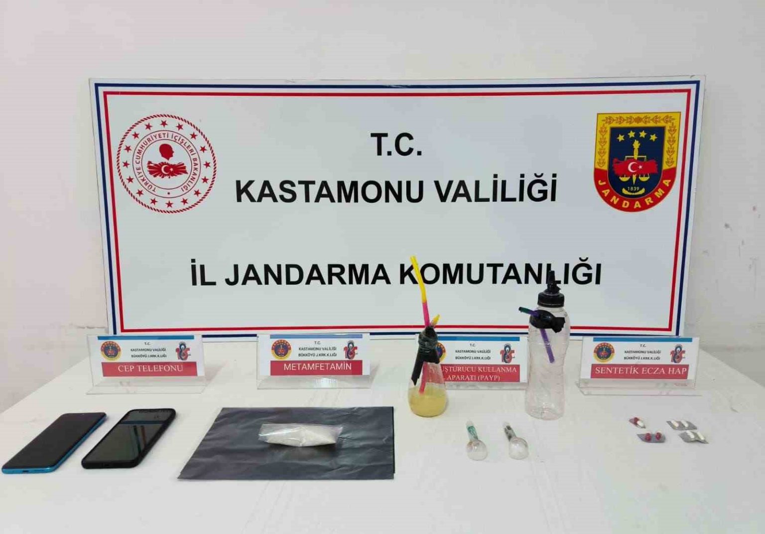 kastamonuda-uyusturucu-operasyonu-2-gozalti