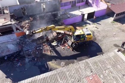 kore-mahallesinde-buyuk-temizlik-zulalar-tek-tek-yiktirildi