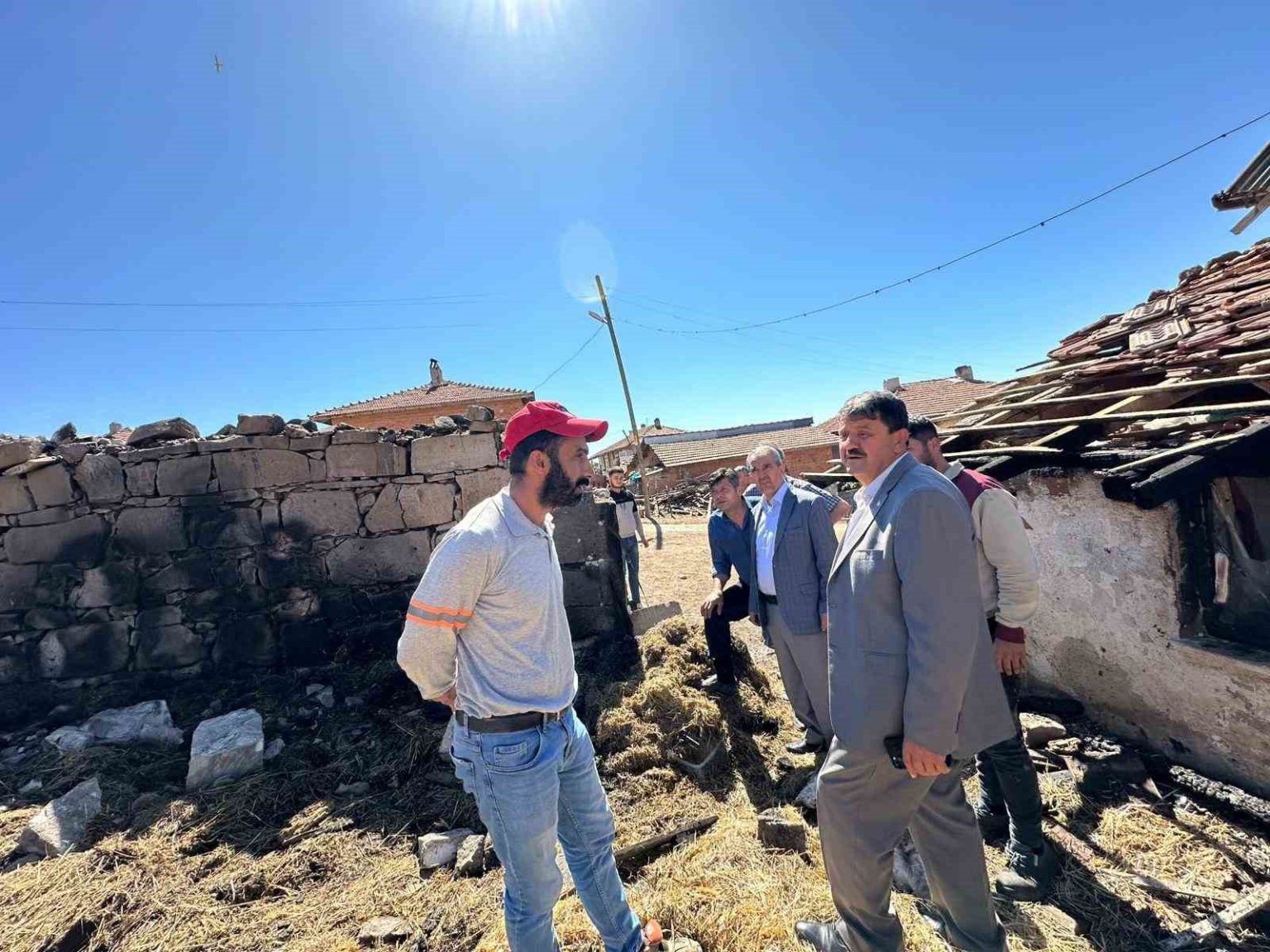 kutahya-il-genel-meclisinden-evi-yanan-koy-muhtarina-gecmis-olsun-ziyareti