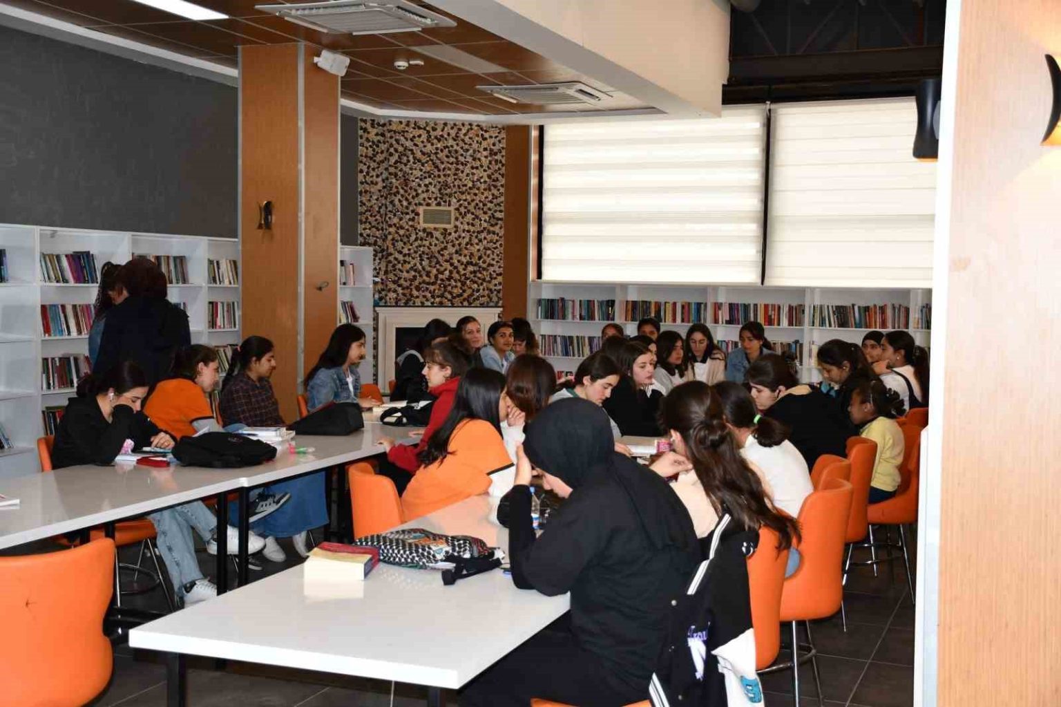 mazidagi-belediyesi-kutuphaneyi-kapatmak-istedi-mahkeme-ret-karari-verdi