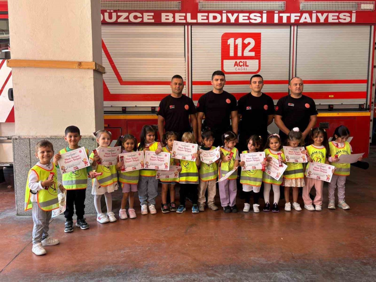 minikler-gonullu-itfaiyeci-oldu