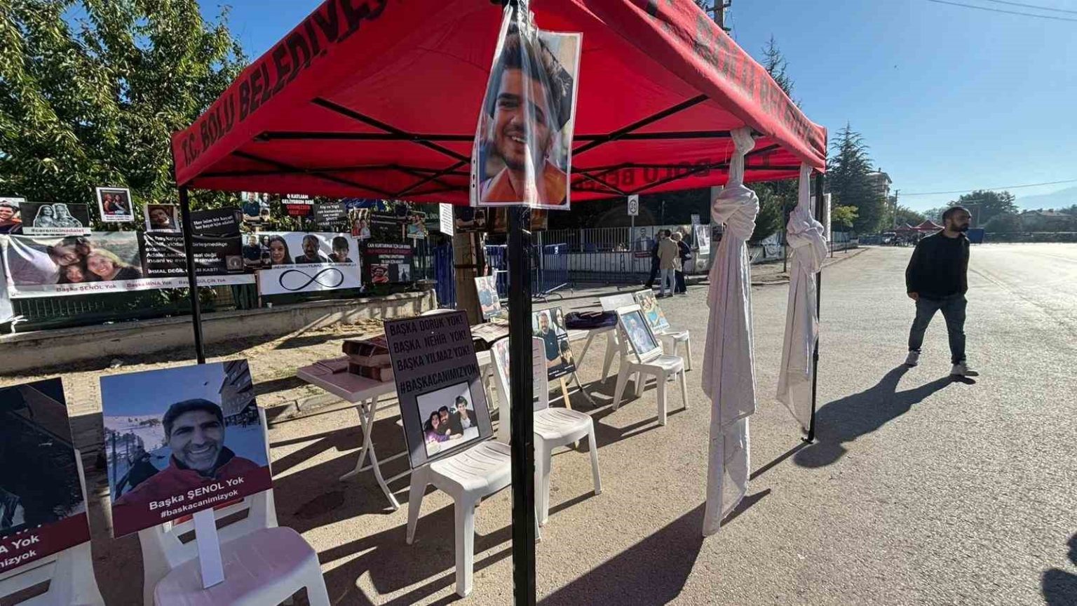 misafirleri-uyandirmayin-yazismalari-mahkemede-on-buro-muduru-tabur-tanik-kursusunde