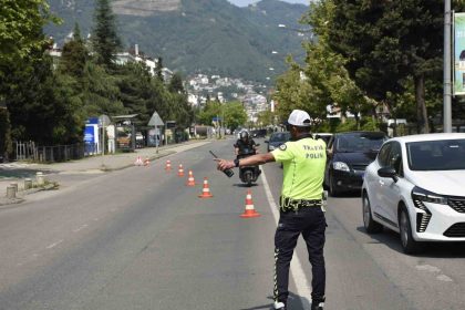 orduda-bir-haftada-15-binden-fazla-arac-ve-surucusu-denetlendi