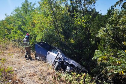 sarampole-ucan-otomobildeki-3-kisi-yaralandi