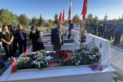sehadeti-ulkeyi-yasa-bogmustu-seyda-yilmaz-kabri-basinda-anildi