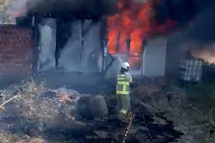 sindirgida-gunes-panelinden-cikan-yangin-korkuttu