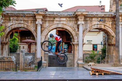 tarihin-dar-sokaklarinda-pedal-sesleri-pedalia-fest-oldtown-basliyor