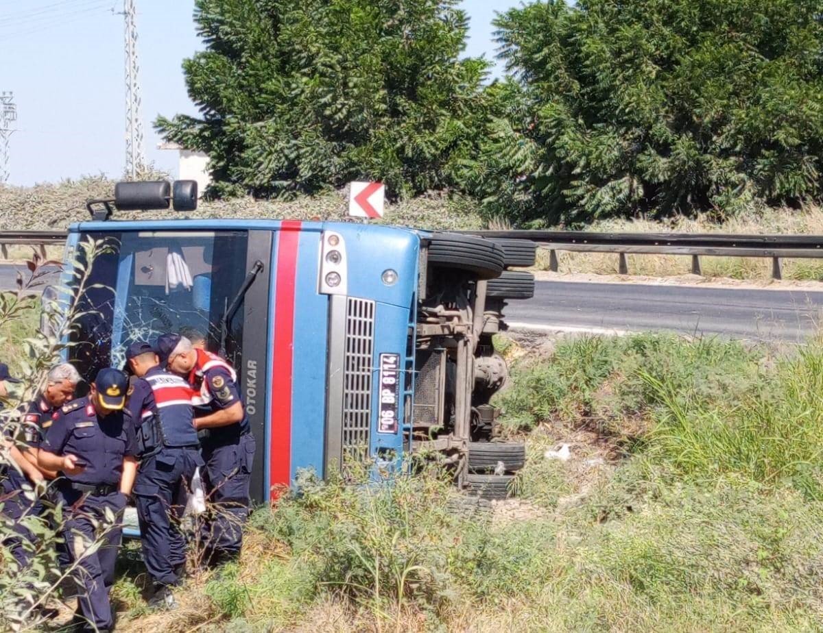 tarsusta-cezaevi-ring-araci-devrildi-12-yarali