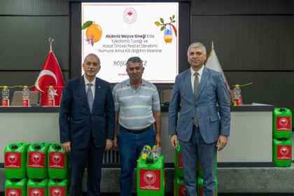 ureticiye-akdeniz-meyve-sinegi-tuzagi-dagitildi