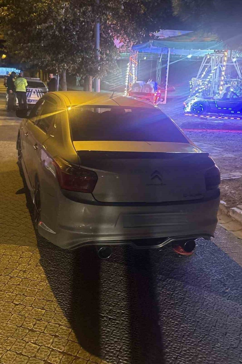 yediemin-otoparkinda-olmasi-gereken-arac-trafikte-yakalandi