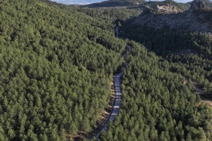 yillarin-hayali-gercek-oldu-gordes-sindirgi-yolu-asfaltlandi