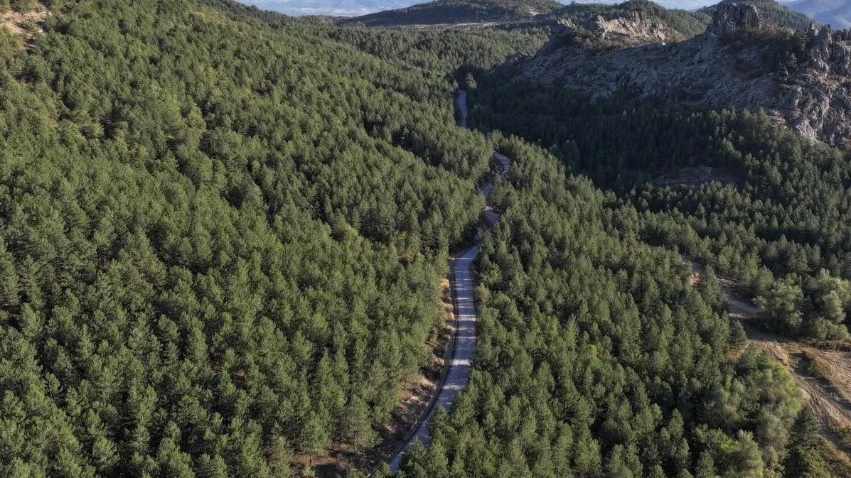 yillarin-hayali-gercek-oldu-gordes-sindirgi-yolu-asfaltlandi