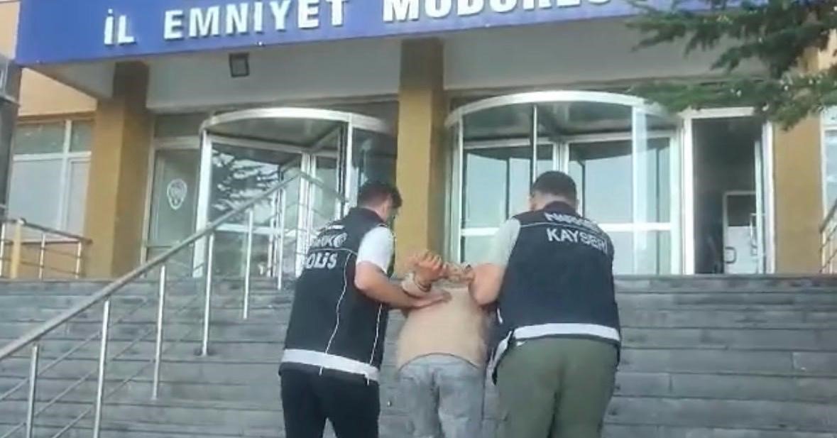 13-yil-kesinlesmis-hapis-cezasiyla-aranan-uyusturucu-taciri-yakalandi