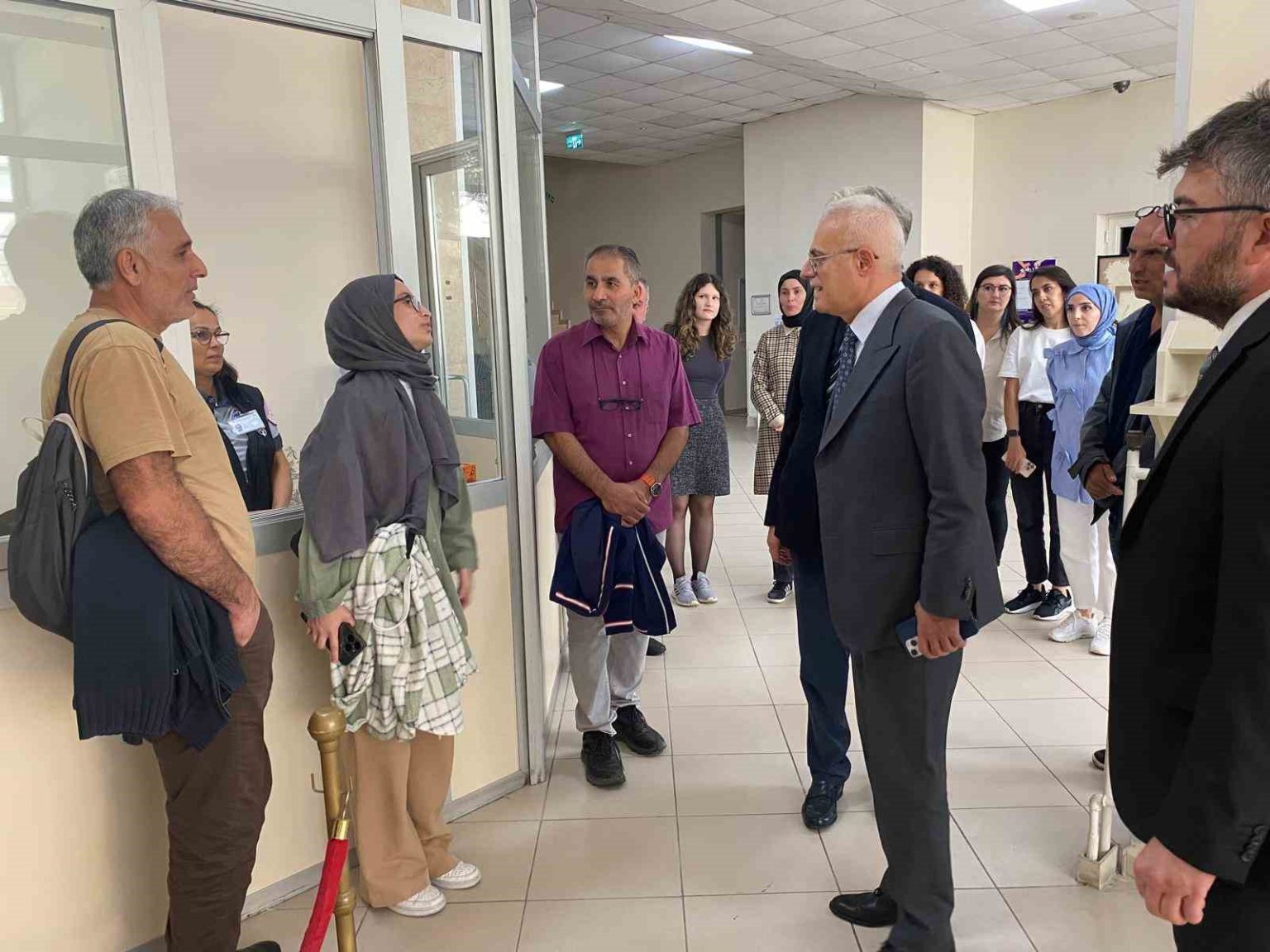 akcakocaya-gelen-ogrencilerle-bulustu