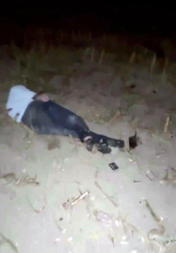 alkollu-surucunun-kontrolunden-cikan-arac-taklalar-atarak-tarlaya-uctu