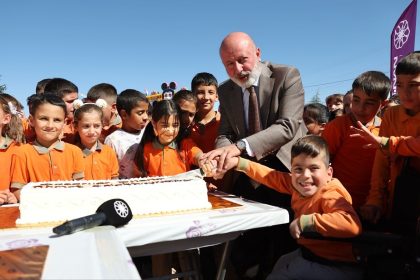 baskan-colakbayrakdar-her-cocuk-bir-tebessumle-dunyayi-guzellestirir