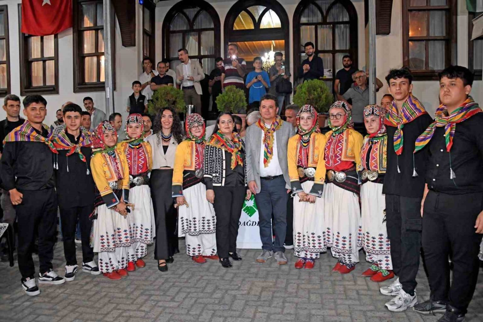 baskan-erkan-aydin-her-zaman-yanimda-olan-hemserilerime-sukran-borcluyum