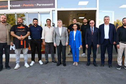 baskan-pekyatirmaci-ve-milletvekili-akyurek-selcukluda-esnaf-ve-saha-gezisi-gerceklestirdi