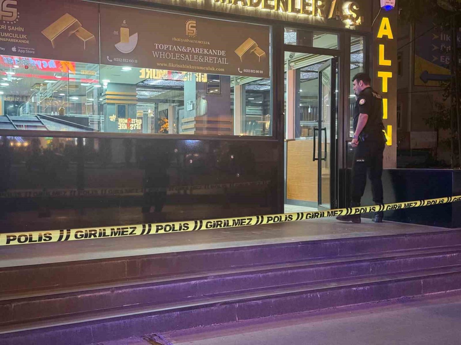 beylikduzunde-kuyumcuya-silahli-saldiri