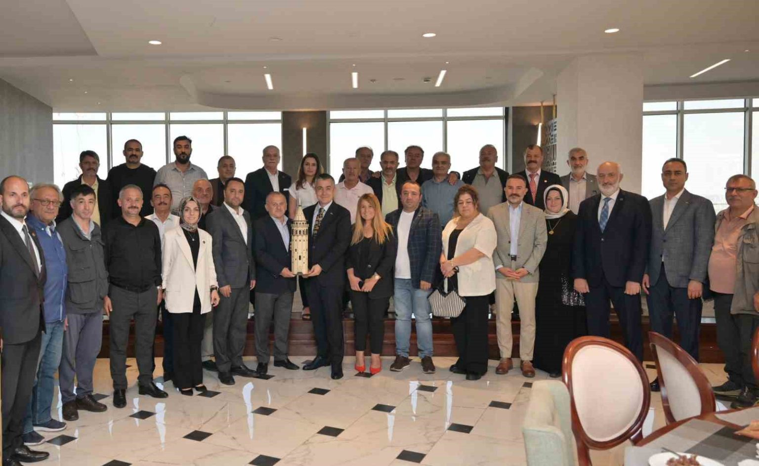 beyoglunun-muhtarlari-esenyurtta-hayata-gecirilen-projeleri-gezdi