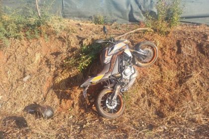 bilecikte-seyir-halindeki-motosiklet-devrildi-1-yarali