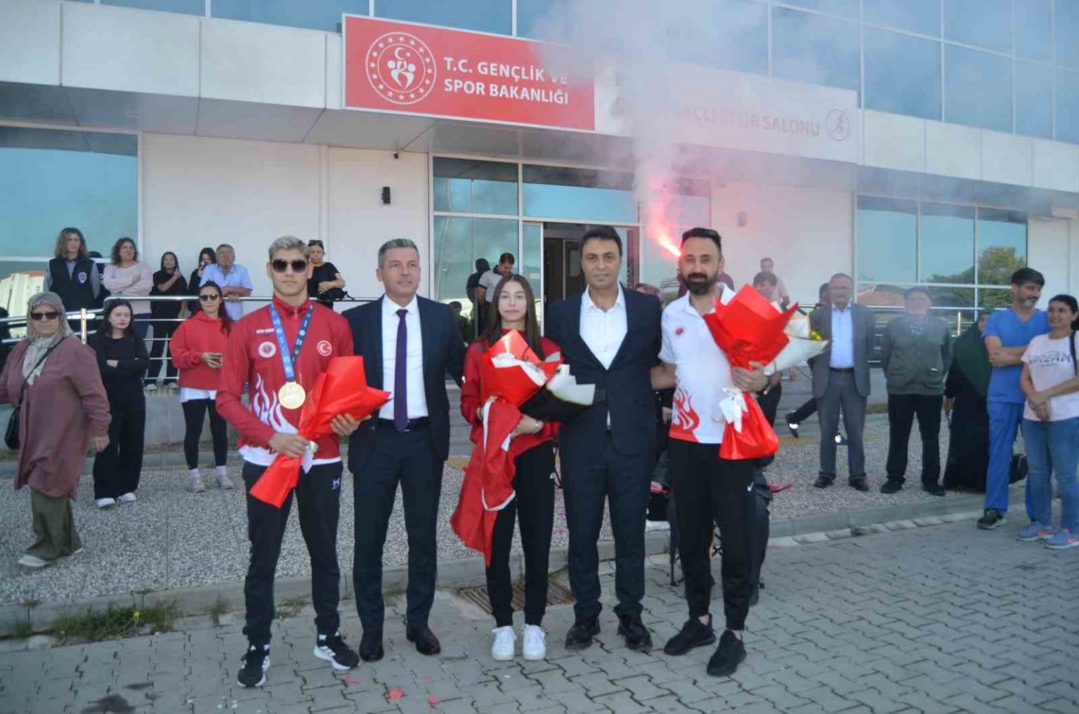 bolulu-sporcular-muaythaida-dunya-sampiyonu-oldu