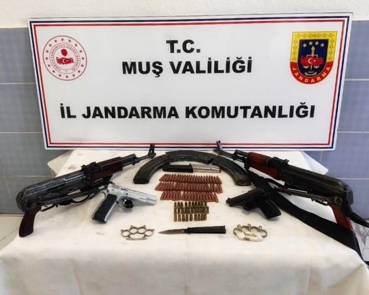 bulanik-ilcesinde-silah-ve-muhimmat-ele-gecirildi