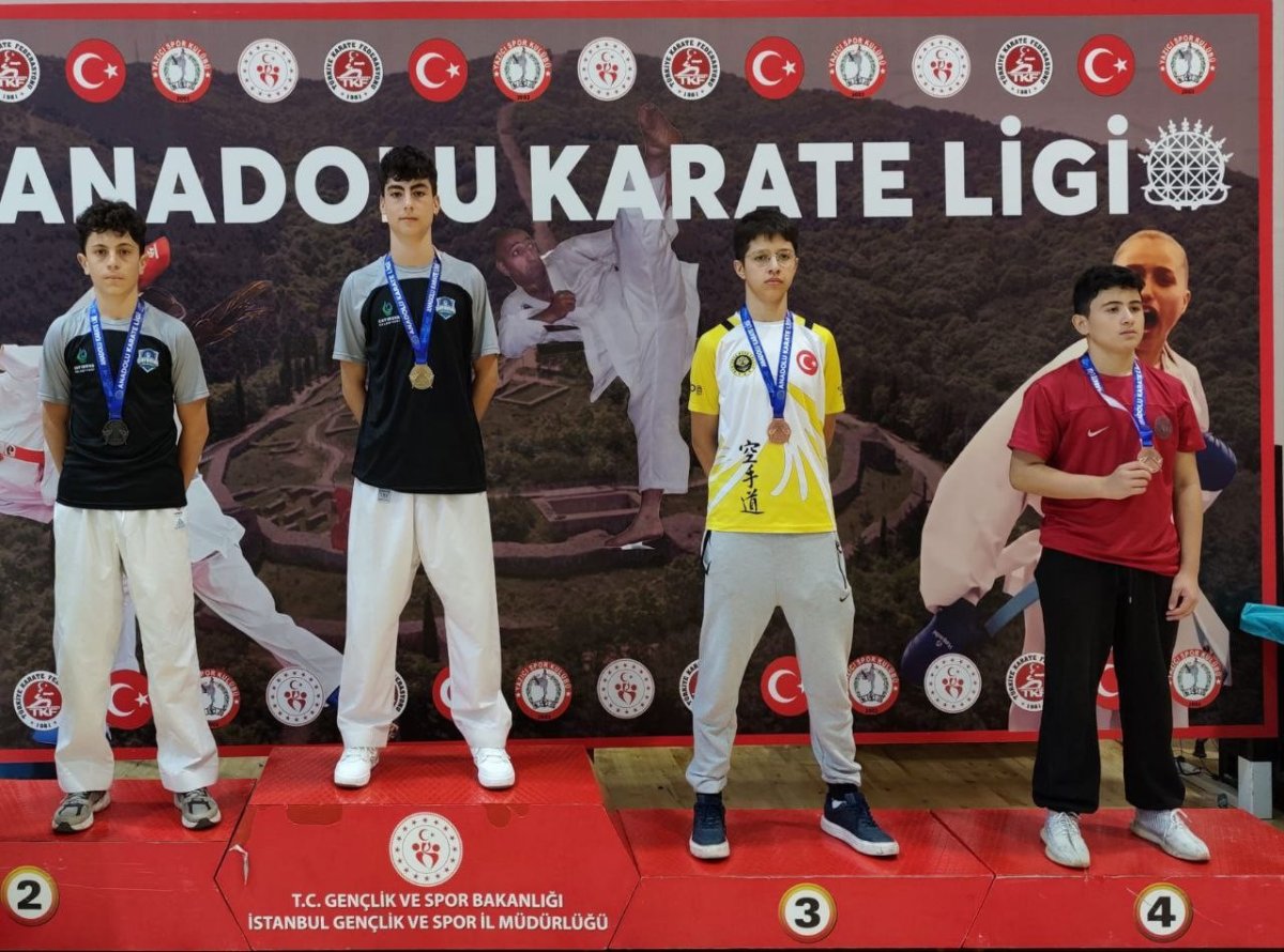 cayirovali-karateciler-turnuvadan-5-madalyayla-dondu