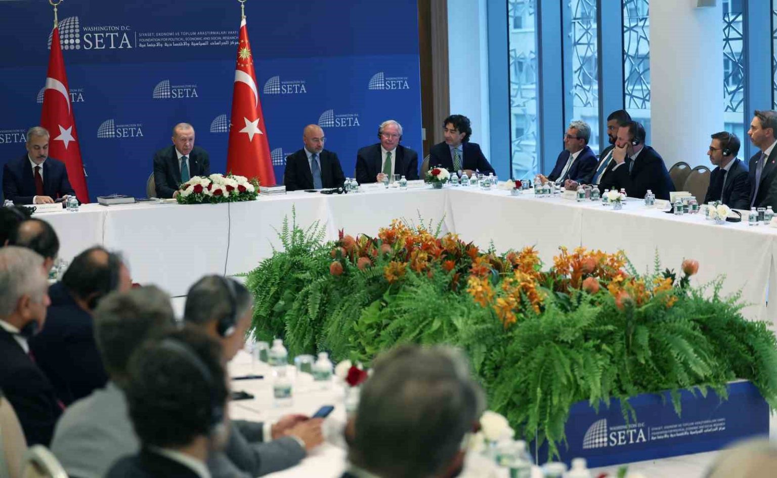 cumhurbaskani-erdogan-seta-esgudumunde-abdli-dusunce-kurulusu-temsilcileriyle-bir-araya-geldi
