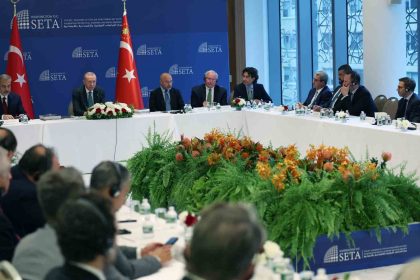 cumhurbaskani-erdogan-seta-esgudumunde-abdli-dusunce-kurulusu-temsilcileriyle-bir-araya-geldi